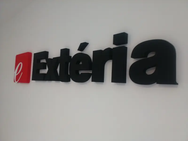 eXtéria – Prostorové logo v interiéru