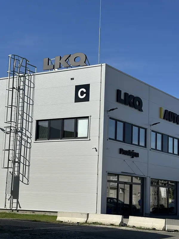 LKQ – Označení budovy