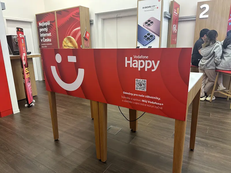 Vodafone Happy – Potištěné panely do prodejny